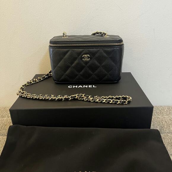 Chanel Clutch Color Black - Picture 1 of 7